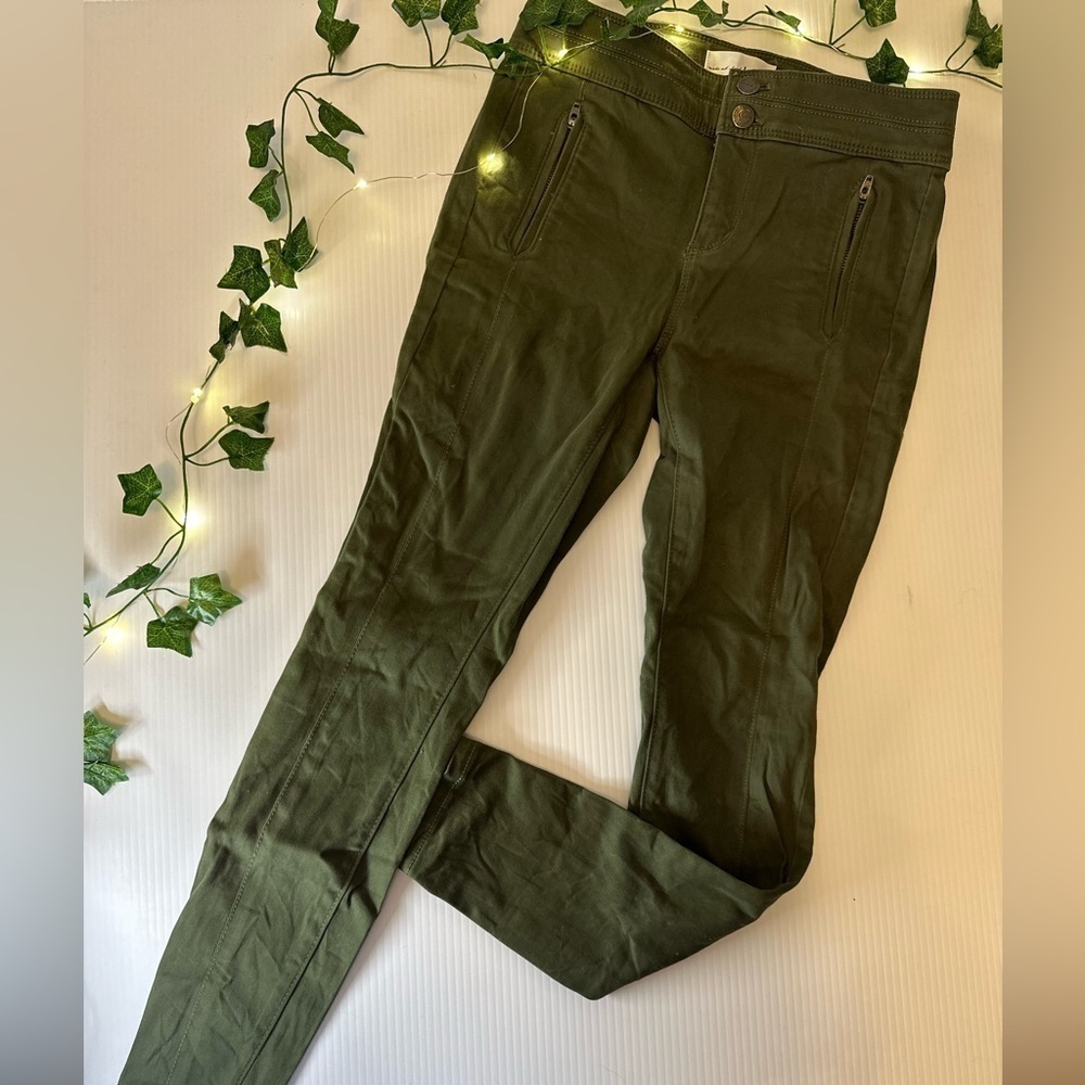 Soft textured green skinny short inseam pant NWOT
